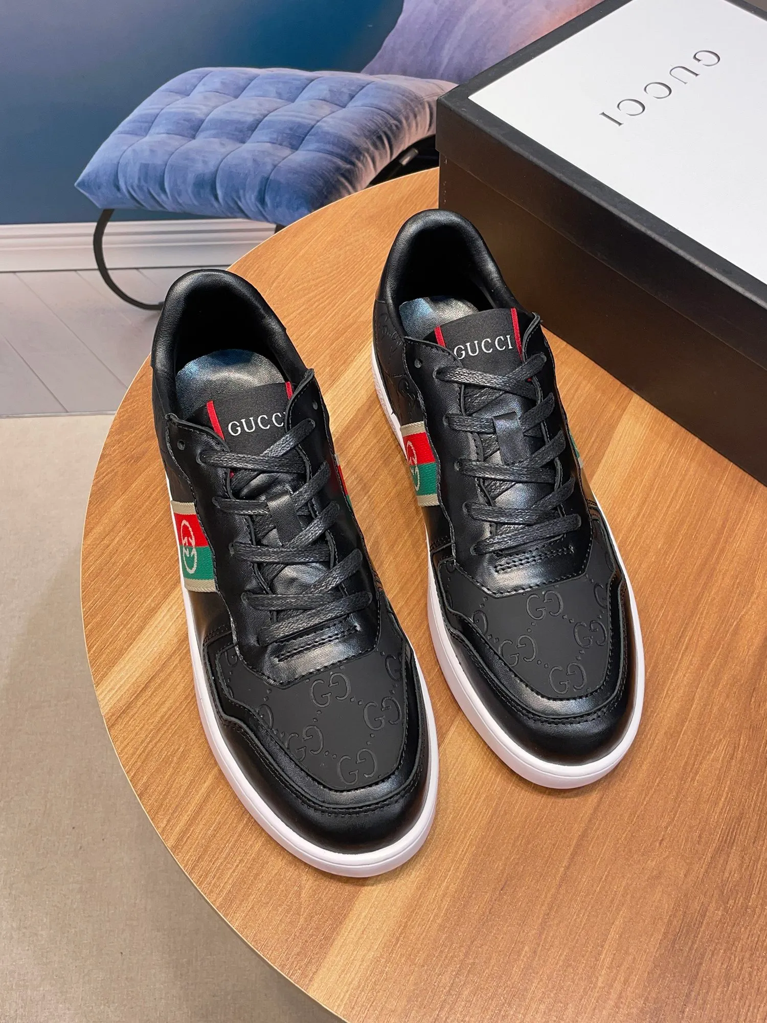 Factory price: 400💰New model is here again! [Gucci Sports Men's Shoes] Gucci fashionable casual men's shoes 🇨🇳Original 1:1 mold, new model debuts first💯Not high-profile but avant-garde, simple, low-key and fashionable, super versatile style🌿Made of original cowhide➕Sheepskin lining🎋The version is comfortable on the feet, first-class workmanship🍍Size 38-44